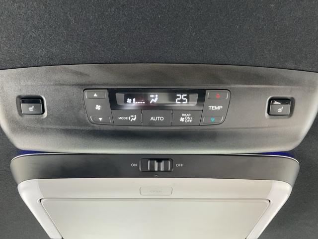 ステップワゴン ｅ：ＨＥＶスパーダプレミアムライン　・ひょう害修理済み車・前後ドラレコ装着車　マルチカメラ　Ｐテールゲート　両側自動ドア　Ｆセグ　クリアランスソナ　クルーズＣ　助手席エアバッグ　スマートＫ　シ－トヒ－タ－　サイドカメラ　ＤＶＤ再生　禁煙（45枚目）