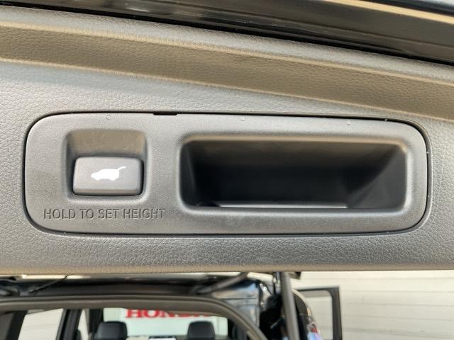 ステップワゴン ｅ：ＨＥＶスパーダプレミアムライン　・ひょう害修理済み車・前後ドラレコ装着車　マルチカメラ　Ｐテールゲート　両側自動ドア　Ｆセグ　クリアランスソナ　クルーズＣ　助手席エアバッグ　スマートＫ　シ－トヒ－タ－　サイドカメラ　ＤＶＤ再生　禁煙（49枚目）