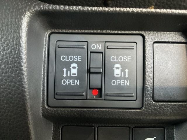 ステップワゴン ｅ：ＨＥＶスパーダプレミアムライン　・ひょう害修理済み車・前後ドラレコ装着車　マルチカメラ　Ｐテールゲート　両側自動ドア　Ｆセグ　クリアランスソナ　クルーズＣ　助手席エアバッグ　スマートＫ　シ－トヒ－タ－　サイドカメラ　ＤＶＤ再生　禁煙（51枚目）