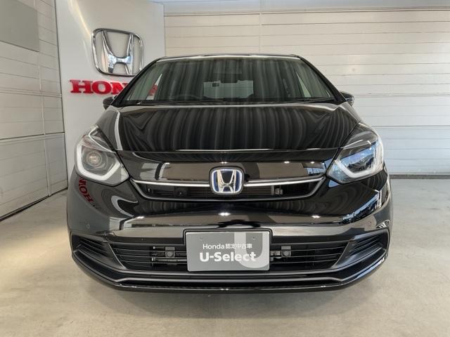 フィット e:HEVホーム ・当社デモカー・前後ドラレコ装着車 前後誤発進抑制機能 クリソナ 助手席エアバッグ 運転席エアバッグ 1オナ アイドリングストップ 禁煙 LEDライト バックカメラ ABS サイドエアバッグ キーレス(3枚目)