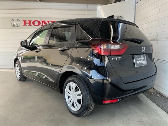 フィット e:HEVホーム ・当社デモカー・前後ドラレコ装着車 前後誤発進抑制機能 クリソナ 助手席エアバッグ 運転席エアバッグ 1オナ アイドリングストップ 禁煙 LEDライト バックカメラ ABS サイドエアバッグ キーレス(6枚目)