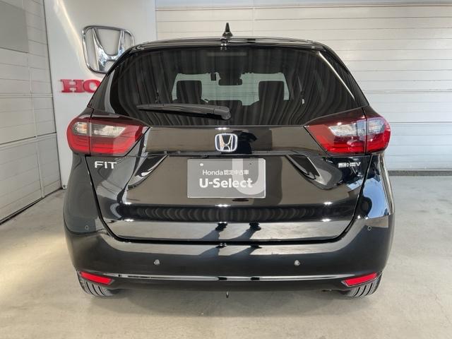 フィット e:HEVホーム ・当社デモカー・前後ドラレコ装着車 前後誤発進抑制機能 クリソナ 助手席エアバッグ 運転席エアバッグ 1オナ アイドリングストップ 禁煙 LEDライト バックカメラ ABS サイドエアバッグ キーレス(7枚目)