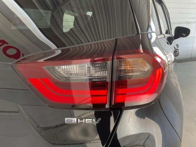 フィット e:HEVホーム ・当社デモカー・前後ドラレコ装着車 前後誤発進抑制機能 クリソナ 助手席エアバッグ 運転席エアバッグ 1オナ アイドリングストップ 禁煙 LEDライト バックカメラ ABS サイドエアバッグ キーレス(12枚目)