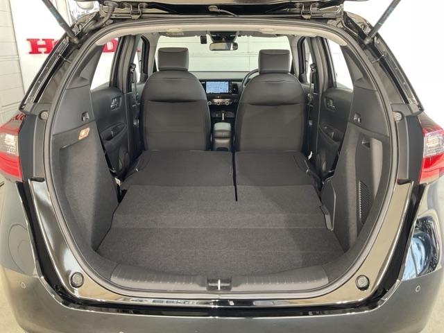 フィット e:HEVホーム ・当社デモカー・前後ドラレコ装着車 前後誤発進抑制機能 クリソナ 助手席エアバッグ 運転席エアバッグ 1オナ アイドリングストップ 禁煙 LEDライト バックカメラ ABS サイドエアバッグ キーレス(21枚目)