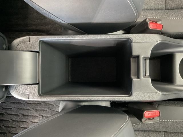 フィット e:HEVホーム ・当社デモカー・前後ドラレコ装着車 前後誤発進抑制機能 クリソナ 助手席エアバッグ 運転席エアバッグ 1オナ アイドリングストップ 禁煙 LEDライト バックカメラ ABS サイドエアバッグ キーレス(37枚目)