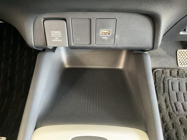 フィット e:HEVホーム ・当社デモカー・前後ドラレコ装着車 前後誤発進抑制機能 クリソナ 助手席エアバッグ 運転席エアバッグ 1オナ アイドリングストップ 禁煙 LEDライト バックカメラ ABS サイドエアバッグ キーレス(38枚目)