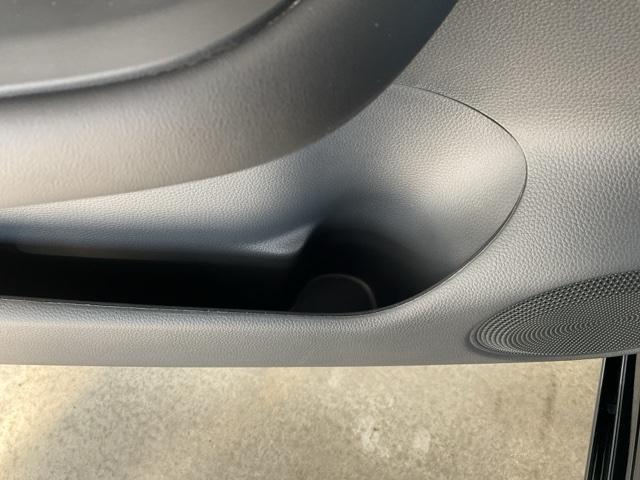 フィット e:HEVホーム ・当社デモカー・前後ドラレコ装着車 前後誤発進抑制機能 クリソナ 助手席エアバッグ 運転席エアバッグ 1オナ アイドリングストップ 禁煙 LEDライト バックカメラ ABS サイドエアバッグ キーレス(39枚目)