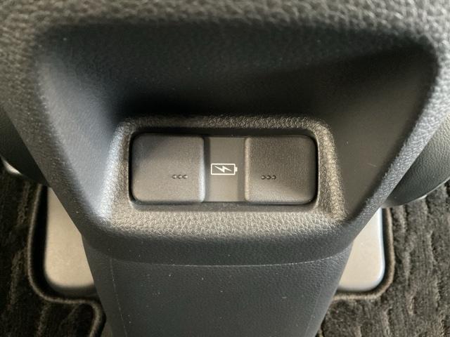 フィット e:HEVホーム ・当社デモカー・前後ドラレコ装着車 前後誤発進抑制機能 クリソナ 助手席エアバッグ 運転席エアバッグ 1オナ アイドリングストップ 禁煙 LEDライト バックカメラ ABS サイドエアバッグ キーレス(41枚目)