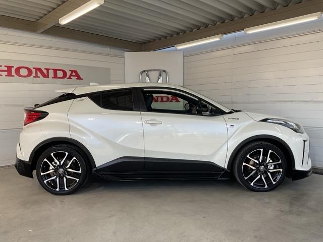 Ｃ－ＨＲ ＳＧＲスポーツ　・ドラレコ装着車・トヨタＳａｆｅｔｙＳｅｎｓｅ搭載　禁煙車　シートヒータ　バックガイドモニター　ＬＥＤヘッドライト　フルセグＴＶ　クルコン　ドライブレコーダ　スマートキー　ＥＴＣ　ＥＳＣ　キーレス（8枚目）