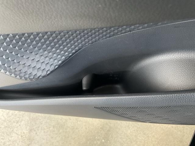 Ｃ－ＨＲ ＳＧＲスポーツ　・ドラレコ装着車・トヨタＳａｆｅｔｙＳｅｎｓｅ搭載　禁煙車　シートヒータ　バックガイドモニター　ＬＥＤヘッドライト　フルセグＴＶ　クルコン　ドライブレコーダ　スマートキー　ＥＴＣ　ＥＳＣ　キーレス（33枚目）