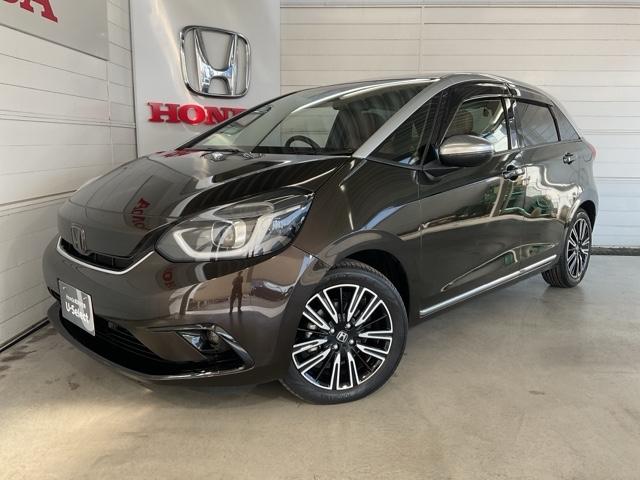 フィット ｅ：ＨＥＶリュクス　誤発進抑制機能　リアカメラ　ＥＴＣ付　ＬＥＤ　シートヒーター　クルーズコントロール　セキュリティアラーム　ドライブレコーダー　ＤＶＤ　ＶＳＡ　フルセグ　サイドエアバッグ　禁煙（4枚目）