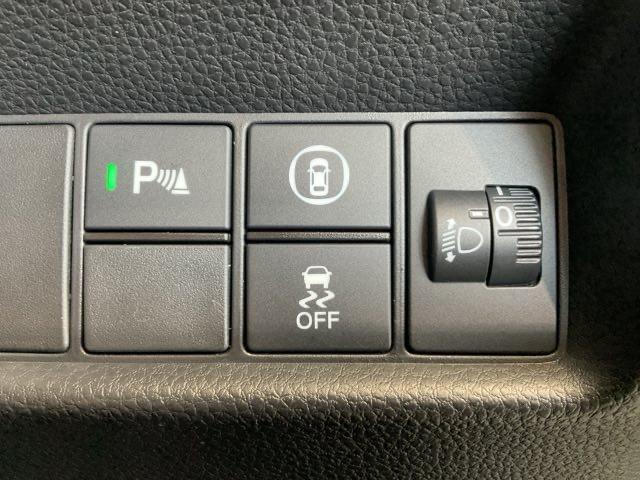 フィット ｅ：ＨＥＶリュクス　誤発進抑制機能　リアカメラ　ＥＴＣ付　ＬＥＤ　シートヒーター　クルーズコントロール　セキュリティアラーム　ドライブレコーダー　ＤＶＤ　ＶＳＡ　フルセグ　サイドエアバッグ　禁煙（42枚目）