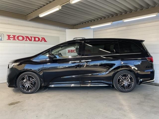 オデッセイハイブリッド ｅ：ＨＥＶアブソルート・ＥＸ　・前後ドラレコ装着車・ひょう害現状販売車　電動Ｒゲート　ＬＥＤライト　シ－トヒ－タ－　両側ＰＳＤ　パワ－シ－ト　Ｐアシスト　フルセグ　アイドルストップ　クルーズコントロール　ＤＶＤ再生機能　３列シート（5枚目）