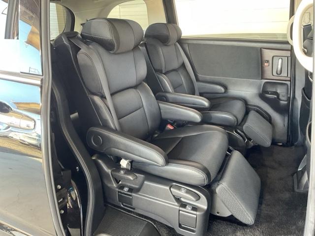 オデッセイハイブリッド ｅ：ＨＥＶアブソルート・ＥＸ　・前後ドラレコ装着車・ひょう害現状販売車　電動Ｒゲート　ＬＥＤライト　シ－トヒ－タ－　両側ＰＳＤ　パワ－シ－ト　Ｐアシスト　フルセグ　アイドルストップ　クルーズコントロール　ＤＶＤ再生機能　３列シート（18枚目）