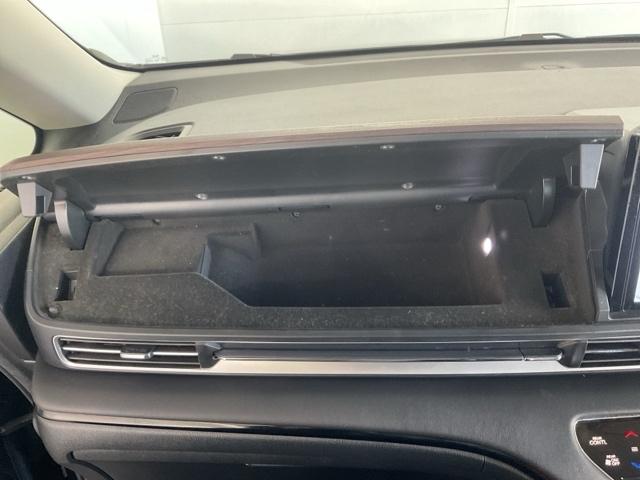 オデッセイハイブリッド ｅ：ＨＥＶアブソルート・ＥＸ　・前後ドラレコ装着車・ひょう害現状販売車　電動Ｒゲート　ＬＥＤライト　シ－トヒ－タ－　両側ＰＳＤ　パワ－シ－ト　Ｐアシスト　フルセグ　アイドルストップ　クルーズコントロール　ＤＶＤ再生機能　３列シート（38枚目）