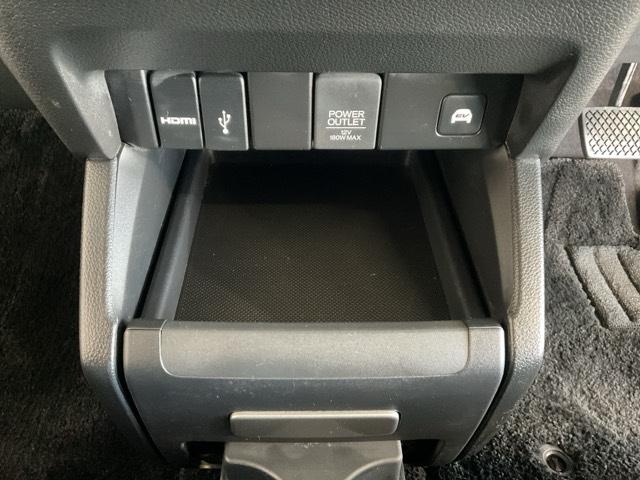 オデッセイハイブリッド ｅ：ＨＥＶアブソルート・ＥＸ　・前後ドラレコ装着車・ひょう害現状販売車　電動Ｒゲート　ＬＥＤライト　シ－トヒ－タ－　両側ＰＳＤ　パワ－シ－ト　Ｐアシスト　フルセグ　アイドルストップ　クルーズコントロール　ＤＶＤ再生機能　３列シート（40枚目）