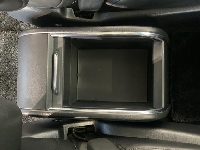 オデッセイハイブリッド ｅ：ＨＥＶアブソルート・ＥＸ　・前後ドラレコ装着車・ひょう害現状販売車　電動Ｒゲート　ＬＥＤライト　シ－トヒ－タ－　両側ＰＳＤ　パワ－シ－ト　Ｐアシスト　フルセグ　アイドルストップ　クルーズコントロール　ＤＶＤ再生機能　３列シート（42枚目）