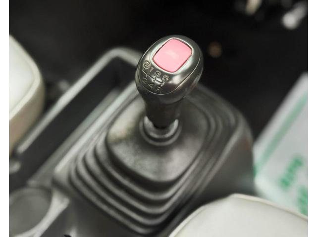 サンバートラック ＴＢ　パートタイム４ｗｄ　５ＭＴギアチェンジ車　運転席エアバッグ（4枚目）