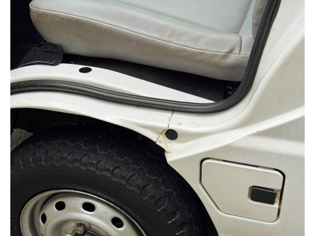 サンバートラック ＴＢ　パートタイム４ｗｄ　５ＭＴギアチェンジ車　運転席エアバッグ（21枚目）
