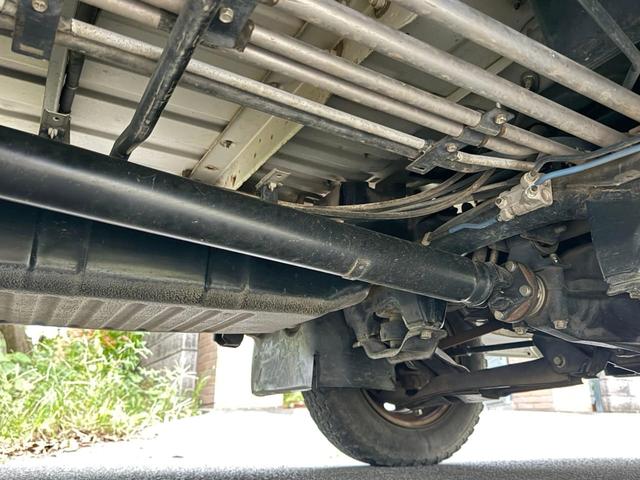 サンバートラック ＴＢ　パートタイム４ｗｄ　５ＭＴギアチェンジ車　運転席エアバッグ（30枚目）