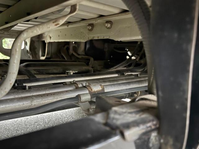 サンバートラック ＴＢ　パートタイム４ｗｄ　５ＭＴギアチェンジ車　運転席エアバッグ（31枚目）