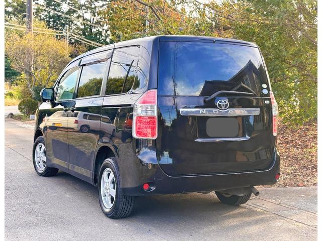 ノア Ｘ　Ｌセレクション　パートタイム４ＷＤ　バックカメラ　パワースライドドア　ＥＴＣ　フリップダウンナビゲーションシステム　ＤＴＶ　フロントフォグランプ　キーレスエントリ（2枚目）