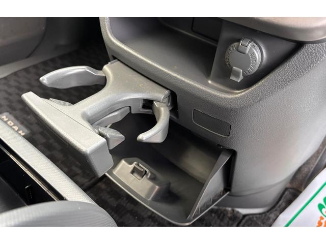 ノア Ｘ　Ｌセレクション　パートタイム４ＷＤ　バックカメラ　パワースライドドア　ＥＴＣ　フリップダウンナビゲーションシステム　ＤＴＶ　フロントフォグランプ　キーレスエントリ（22枚目）