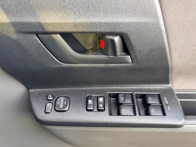 ノア Ｘ　Ｌセレクション　パートタイム４ＷＤ　バックカメラ　パワースライドドア　ＥＴＣ　フリップダウンナビゲーションシステム　ＤＴＶ　フロントフォグランプ　キーレスエントリ（46枚目）