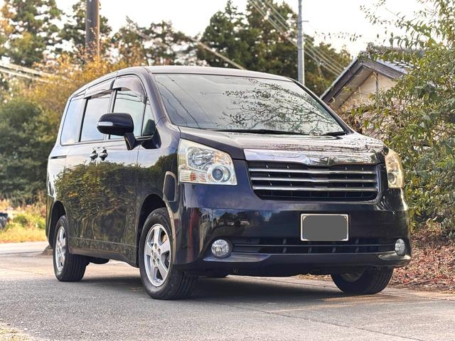 ノア Ｘ　Ｌセレクション　パートタイム４ＷＤ　バックカメラ　パワースライドドア　ＥＴＣ　フリップダウンナビゲーションシステム　ＤＴＶ　フロントフォグランプ　キーレスエントリ（64枚目）