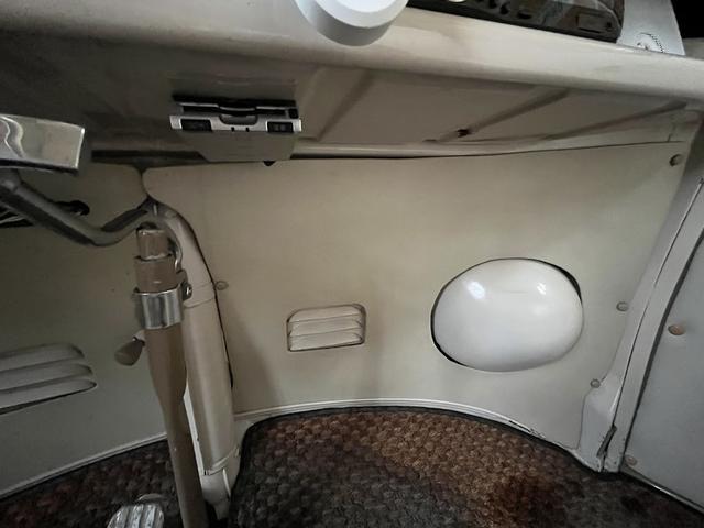 タイプII 　６５年モデル　コンビ　アーリーバス　１１Ｗ　フロントリアサファリウィンドウ　ヒーター　ローダウン　キャリア　７人（28枚目）