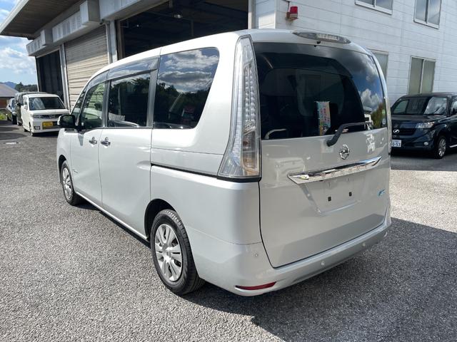 セレナ ２０Ｘ　Ｓ－ハイブリッドアドバンスドセーフティパック　ルームミラー型全方位カメラ／ＥＴＣ／スマートキー／メモリーナビ／Ｂｌｕｅｔｏｏｔｈオーディオ／障害物センサー／盗難防止装置／衝突被害軽減ブレーキ／（6枚目）