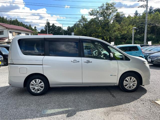 セレナ ２０Ｘ　Ｓ－ハイブリッドアドバンスドセーフティパック　ルームミラー型全方位カメラ／ＥＴＣ／スマートキー／メモリーナビ／Ｂｌｕｅｔｏｏｔｈオーディオ／障害物センサー／盗難防止装置／衝突被害軽減ブレーキ／（9枚目）