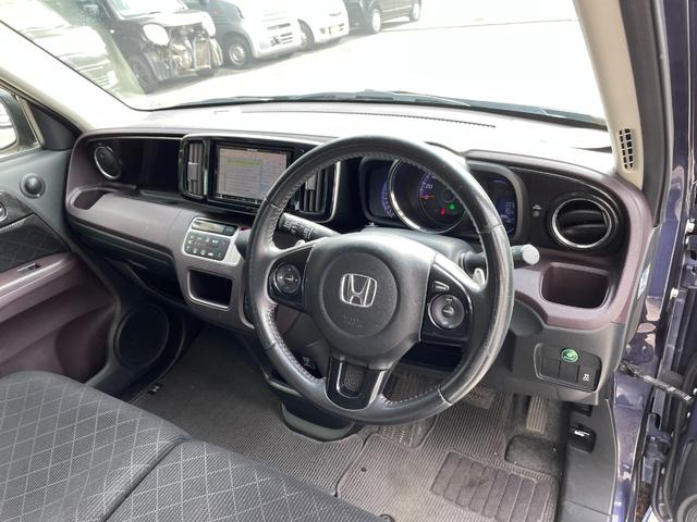 Ｎ－ＯＮＥ プレミアム　ツアラー・Ｌパッケージ　ディスチャージヘッドライト／フロントフォグランプ／スマートキー／メモリーナビ／ワンセグＴＶ／バックカメラ／Ｂｌｕｅｔｏｏｔｈオーディオ／（11枚目）