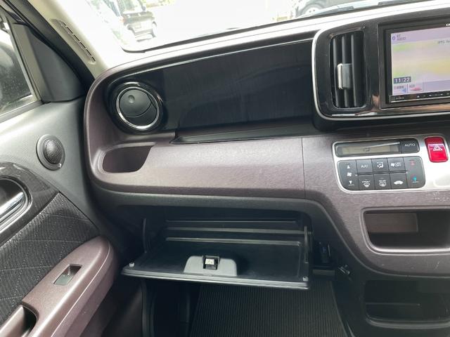 Ｎ－ＯＮＥ プレミアム　ツアラー・Ｌパッケージ　ディスチャージヘッドライト／フロントフォグランプ／スマートキー／メモリーナビ／ワンセグＴＶ／バックカメラ／Ｂｌｕｅｔｏｏｔｈオーディオ／（64枚目）