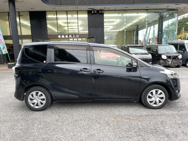 シエンタ ハイブリッドG メモリーナビ/Bluetoothオーディオ/CD/バックカメラ/両側電動スライドドア/盗難防止装置/スマートキー/3列シート/(9枚目)