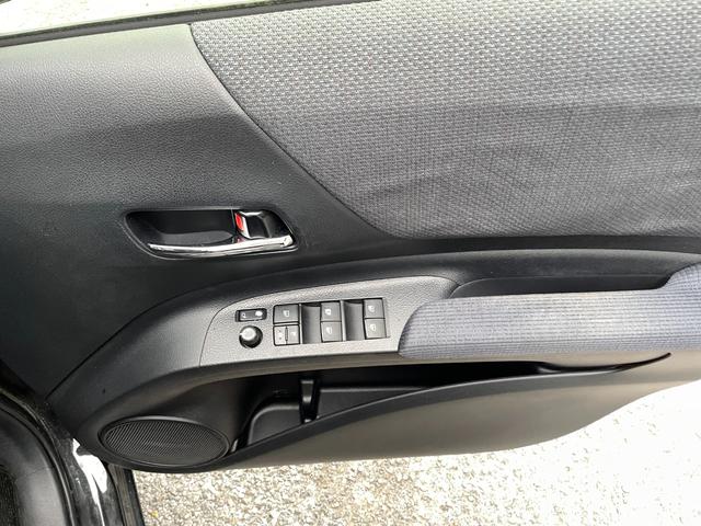 シエンタ ハイブリッドG メモリーナビ/Bluetoothオーディオ/CD/バックカメラ/両側電動スライドドア/盗難防止装置/スマートキー/3列シート/(26枚目)