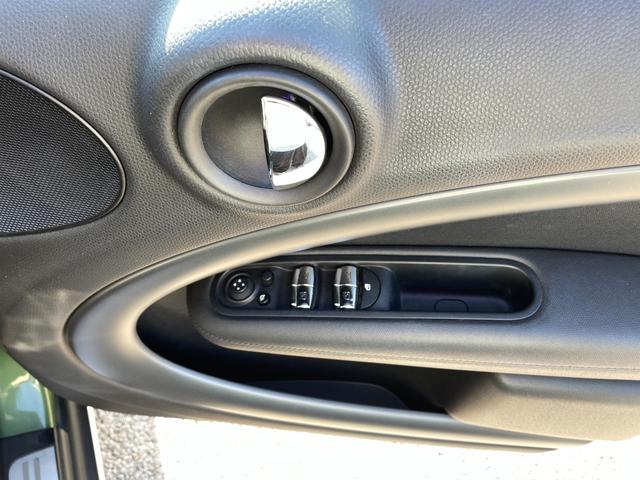 ＭＩＮＩ クーパーＳＤ　クロスオーバー　ＨＤＤナビ／ＣＤ／ＤＶＤ／バックカメラ／Ｂｌｕｅｔｏｏｔｈオーディオ／ＴＶ／アダプティブヘッドライト／盗難防止装置／ドライブレコーダー／（25枚目）