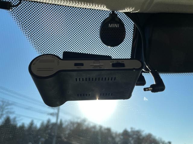 ＭＩＮＩ クーパーＳＤ　クロスオーバー　ＨＤＤナビ／ＣＤ／ＤＶＤ／バックカメラ／Ｂｌｕｅｔｏｏｔｈオーディオ／ＴＶ／アダプティブヘッドライト／盗難防止装置／ドライブレコーダー／（65枚目）