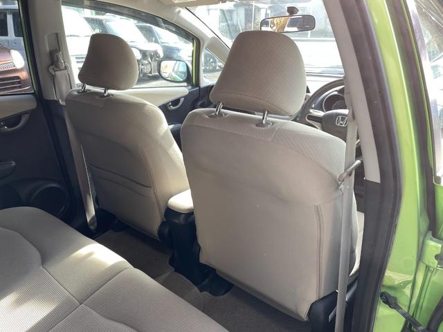 フィットハイブリッド ベースグレード　アイドリングストップ／ＣＤ／盗難防止装置／頸部衝撃緩和ヘッドレスト／運転席エアバック／助手席エアバック／クルーズコントロール／（14枚目）