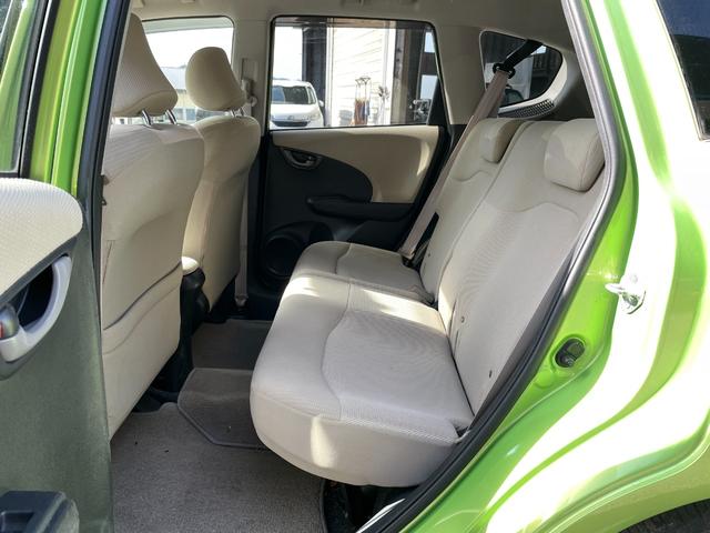 フィットハイブリッド ベースグレード　アイドリングストップ／ＣＤ／盗難防止装置／頸部衝撃緩和ヘッドレスト／運転席エアバック／助手席エアバック／クルーズコントロール／（23枚目）