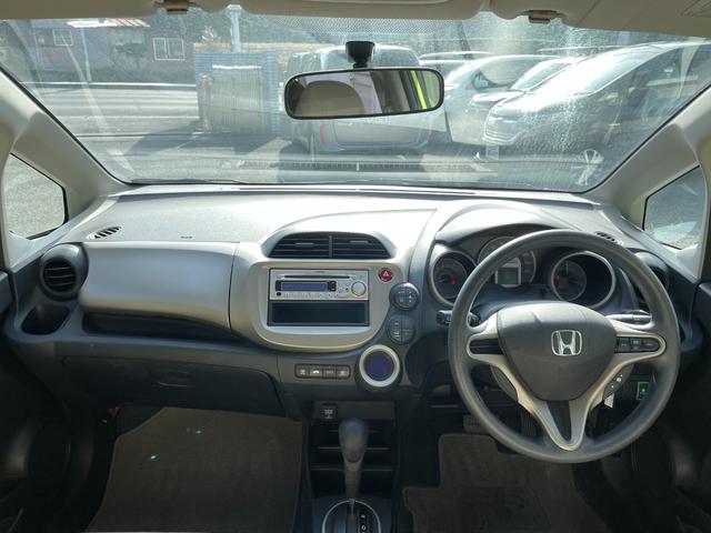 フィットハイブリッド ベースグレード　アイドリングストップ／ＣＤ／盗難防止装置／頸部衝撃緩和ヘッドレスト／運転席エアバック／助手席エアバック／クルーズコントロール／（43枚目）