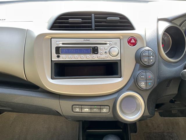 フィットハイブリッド ベースグレード　アイドリングストップ／ＣＤ／盗難防止装置／頸部衝撃緩和ヘッドレスト／運転席エアバック／助手席エアバック／クルーズコントロール／（45枚目）