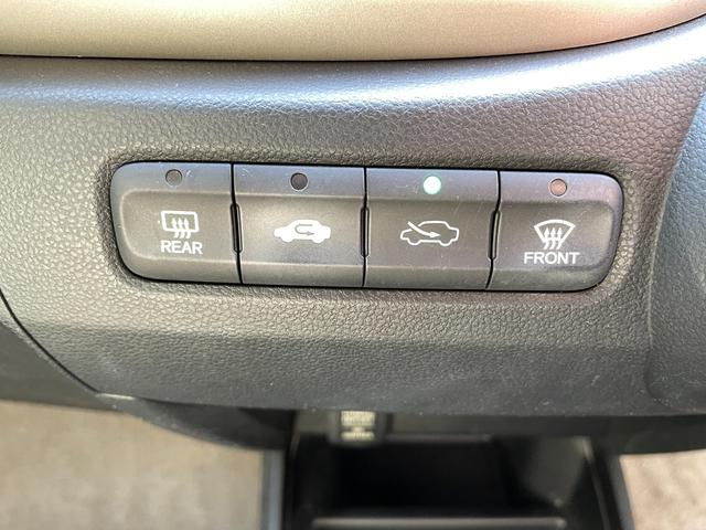 フィットハイブリッド ベースグレード　アイドリングストップ／ＣＤ／盗難防止装置／頸部衝撃緩和ヘッドレスト／運転席エアバック／助手席エアバック／クルーズコントロール／（54枚目）