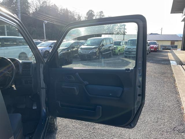 ジムニー ＦＩＳフリースタイルワールドカップリミテッド　４ＷＤ／シートヒーター／キーレスエントリー／運転席エアバック／助手席エアバック／ＡＢＳ／ルーフレール／フロントフォグランプ／（22枚目）