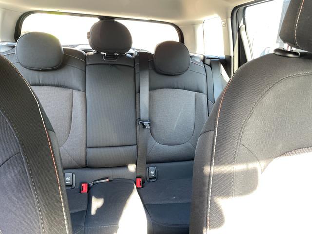 ＭＩＮＩ クーパー　クラブマン　アルミホイール／Ｂｌｕｅｔｏｏｔｈオーディオ／盗難防止装置付き／バックカメラ／アイドリングストップ車／ナビ／ＭＴモード付／（64枚目）