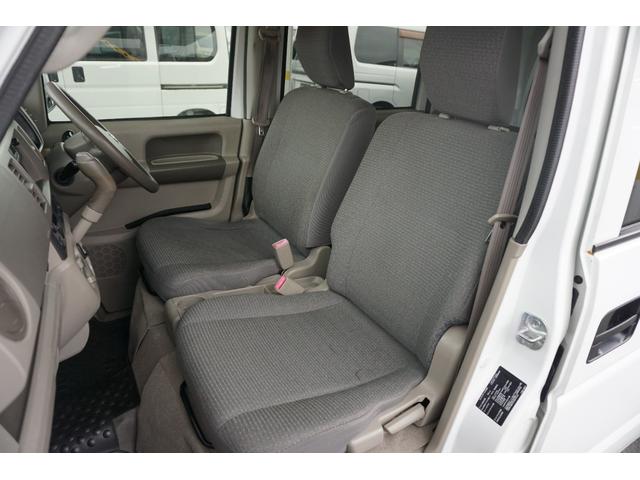 ＮＶ１００クリッパーバン ＤＸＧＬパッケージ　ラジオ／キーレスキー／ドアバイザー／エアバッグ／パワーウィンドウ／パワーステアリング／ラバーマット（フロントのみ）／スペアタイヤ／ハロゲンヘッドライト／スチールホイール（4枚目）