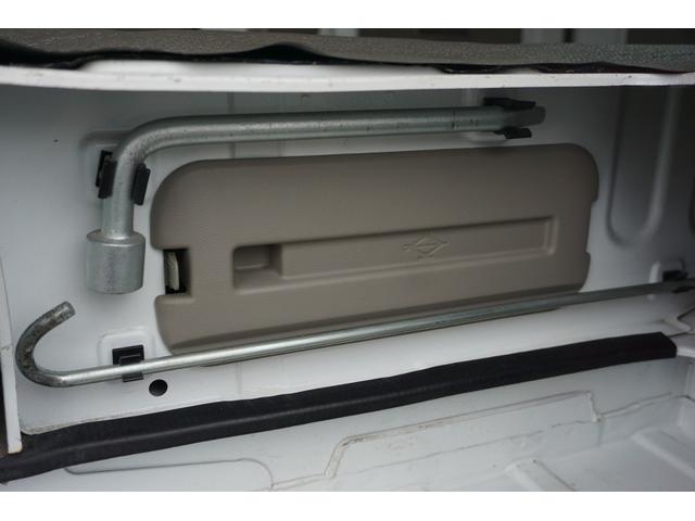 ＮＶ１００クリッパーバン ＤＸＧＬパッケージ　ラジオ／キーレスキー／ドアバイザー／エアバッグ／パワーウィンドウ／パワーステアリング／ラバーマット（フロントのみ）／スペアタイヤ／ハロゲンヘッドライト／スチールホイール（21枚目）