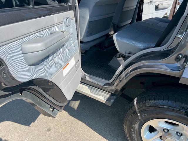 ランドクルーザー７０ バン　４ＷＤ　５速マニュアル　フルナビ　バックカメラ　ＥＴＣ　アルミホイール　運転席・助手席エアバック　ＡＢＳ　エアコン　パワステ　パワーウィンドウ（33枚目）