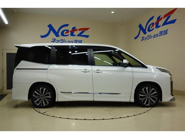 ヴォクシー ハイブリッドＳ－Ｚ　パワーウィンドウ　ＤＶＤ再生機能　インテリキー　横滑防止装置　地デジＴＶ　アクティブクルーズコントロール　１オナ　フルオートエアコン　リアカメラ　エアバッグ　ＡＢＳ　１００Ｖ充電　ナビＴＶ　ＷＡＣ（5枚目）