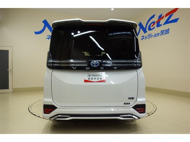 ヴォクシー ハイブリッドＳ－Ｚ　パワーウィンドウ　ＤＶＤ再生機能　インテリキー　横滑防止装置　地デジＴＶ　アクティブクルーズコントロール　１オナ　フルオートエアコン　リアカメラ　エアバッグ　ＡＢＳ　１００Ｖ充電　ナビＴＶ　ＷＡＣ（7枚目）